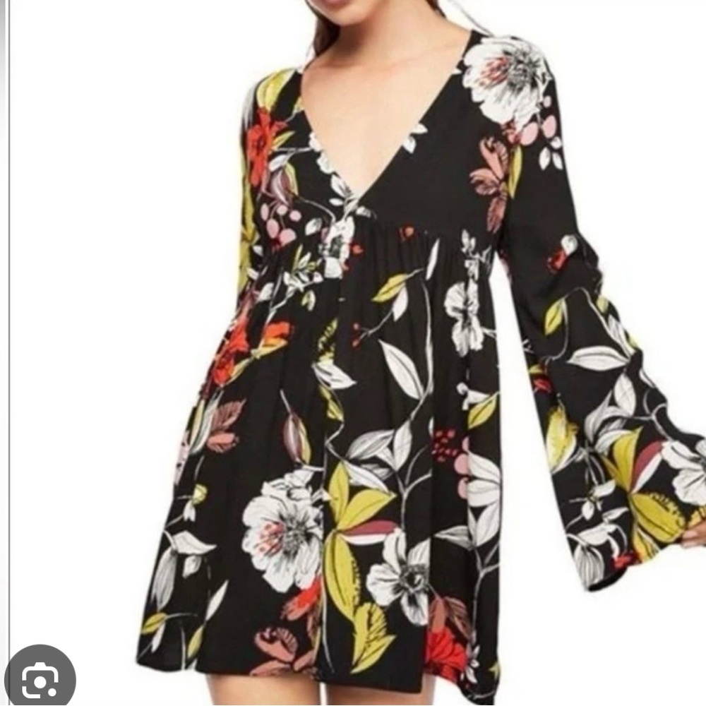 Free People EUC Floral Print V-Neck Bell Sleeve Tunic Blouse Size M